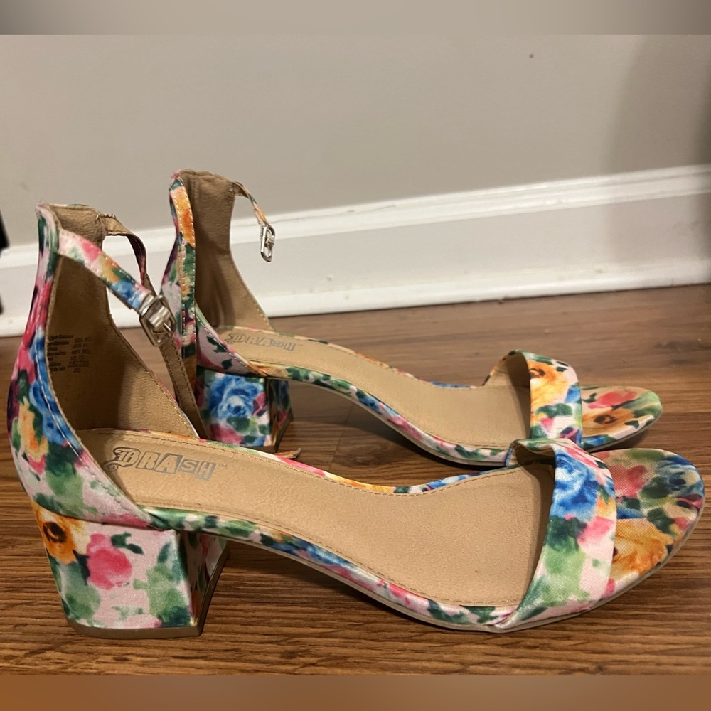 DSW Floral Low Heels Open Toe w/ Ankle Strap Shoes